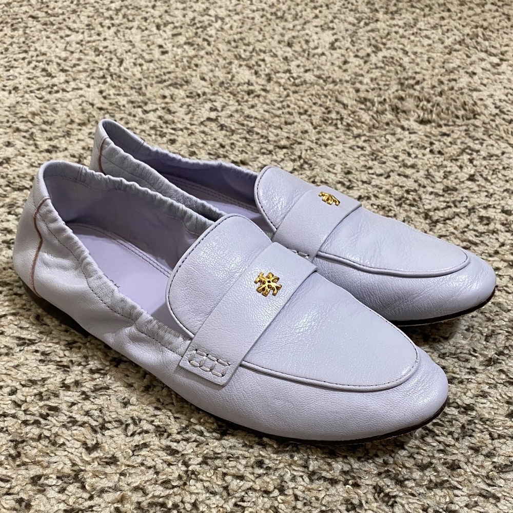Tory Burch Ballet Loafer in lavender leather w/ gold double T logo - worn once